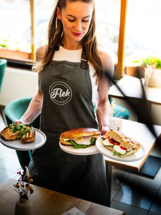 Sladké znáte… ale co naše slané? 👀 Tousty, slané koláče, housky – ideální na lehký oběd nebo svačinu 🥪 Tak přijďte ochutnat!